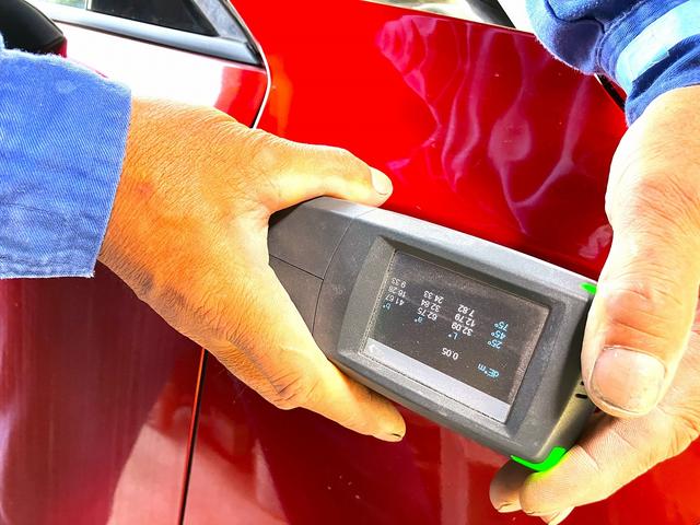 【工程９】測色機にてボディカラーを分析し・・・