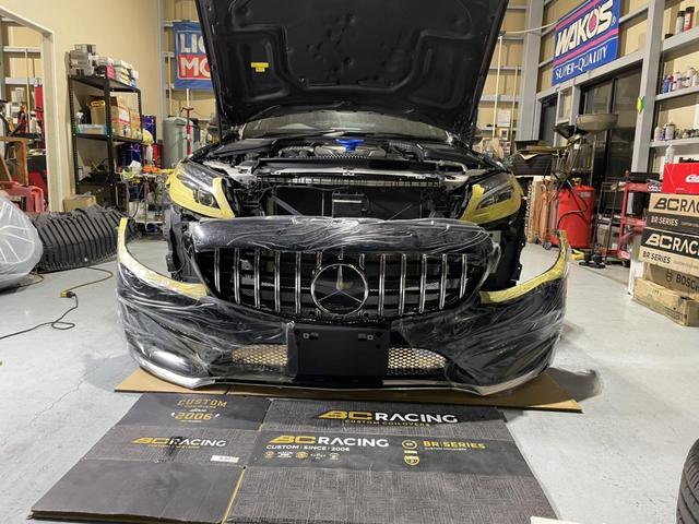 ベンツC200　W205　パナメリカーナグリル取付　法定点検　輸入車　欧州車　カスタム　修理　車検　愛知　豊橋　豊川　蒲郡　浜松　静岡　アウディ　BMW　ベンツ　ワーゲン