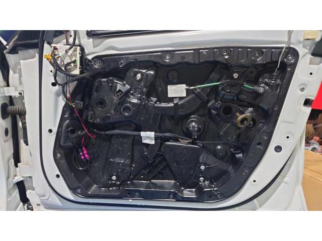 ベンツC180 ドアLEDライト修理 法定点検 輸入車 欧州車 カスタム 修理 車検 愛知 豊橋 豊川 蒲郡 浜松 静岡 ウェルカムライト ドアグリップ W205 C200
