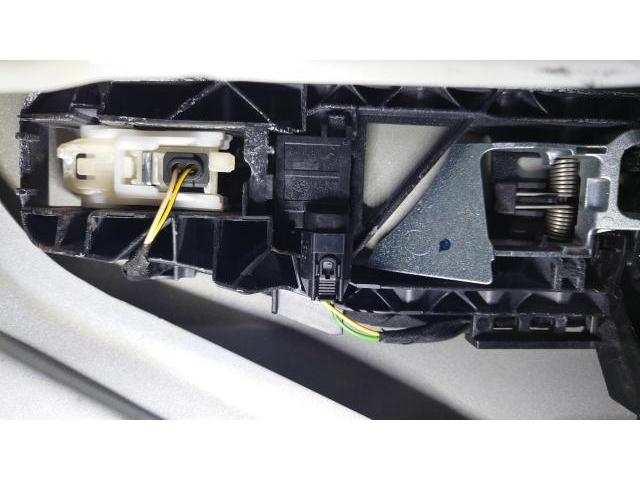 ベンツC180 ドアLEDライト修理 法定点検 輸入車 欧州車 カスタム 修理 車検 愛知 豊橋 豊川 蒲郡 浜松 静岡 ウェルカムライト ドアグリップ W205 C200
