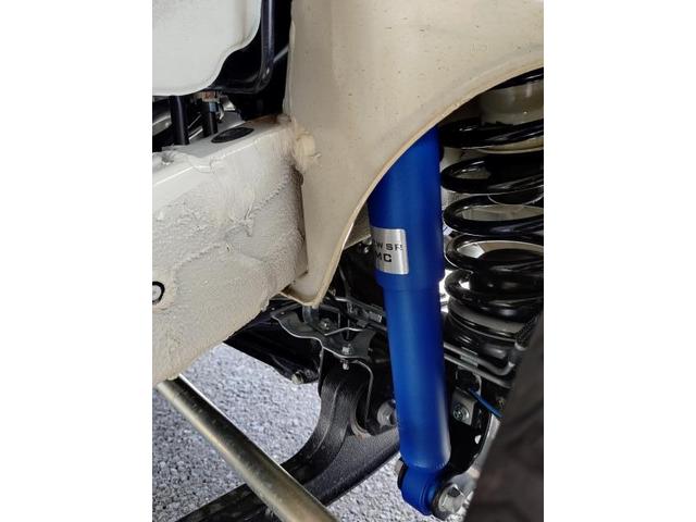 ジムニー サスペンション交換 KYB 法定点検 輸入車 欧州車 カスタム 修理 車検 愛知 豊橋 豊川 蒲郡 浜松 ショックアブソーバー ステアリングダンパー JB64 カヤバ