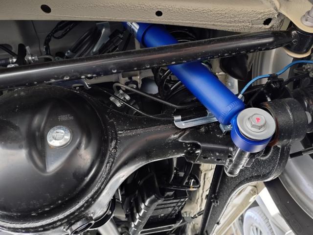 ジムニー サスペンション交換 KYB 法定点検 輸入車 欧州車 カスタム 修理 車検 愛知 豊橋 豊川 蒲郡 浜松 ショックアブソーバー ステアリングダンパー JB64 カヤバ