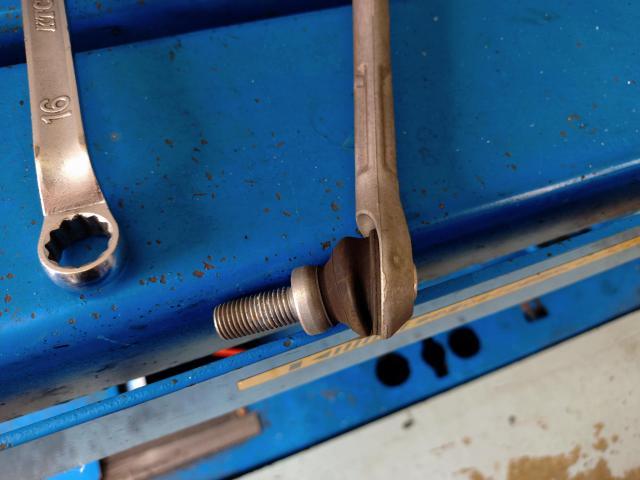 ベンツCクラス　足回り異音　法定点検　輸入車　欧州車　カスタム　修理　車検　愛知　豊橋　豊川　蒲郡　浜松　スタビリンク交換　OEM　社外優良品　コトコト　ゴトゴト　W204　