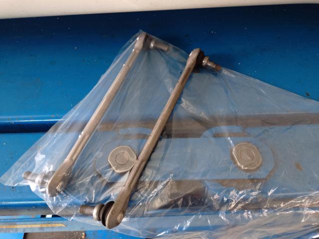 ベンツCクラス　足回り異音　法定点検　輸入車　欧州車　カスタム　修理　車検　愛知　豊橋　豊川　蒲郡　浜松　スタビリンク交換　OEM　社外優良品　コトコト　ゴトゴト　W204　