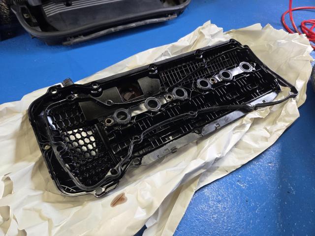 ＢＭＷ　３シリーズ　E43　エンジンオイル漏れ修理・整備　輸入車修理専門店　　伊勢市　カーブティック三共