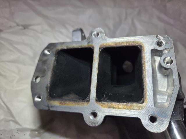 メルセデス・ベンツ　Ｃ220d　W205　EGRバルブ交換　吸排気系修理・整備　輸入車修理専門店　　伊勢市　カーブティック三共