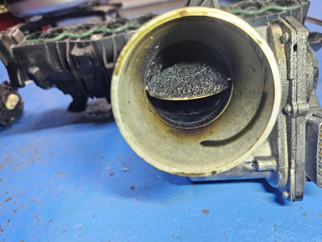 ボルボ　Ｖ６０　インテーク詰まりの為洗浄＆リキモリインテーククリーナー施工！！