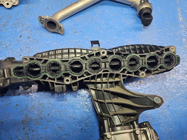 ボルボ　Ｖ６０　インテーク詰まりの為洗浄＆リキモリインテーククリーナー施工！！