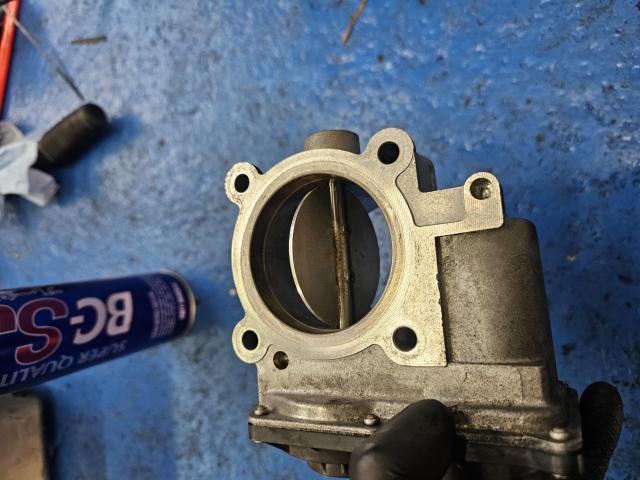 ボルボ　Ｖ６０　インテーク詰まりの為洗浄＆リキモリインテーククリーナー施工！！