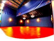 県道２５号線「小木二丁目東」交差点を南へスグ