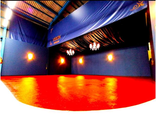 県道２５号線「小木二丁目東」交差点を南へスグ