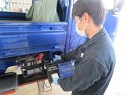 バッテリー点検です。快適なカーライフをお過ごし頂くためにお客様に出来ることはないか常に考えています。