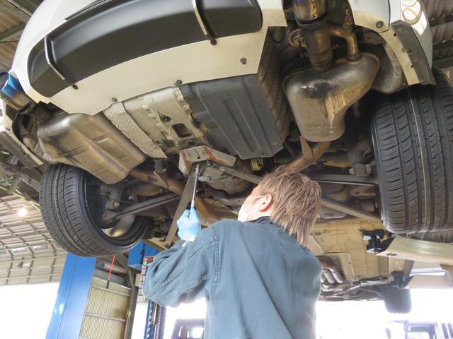 お車の細かいところまで点検・整備いたします。