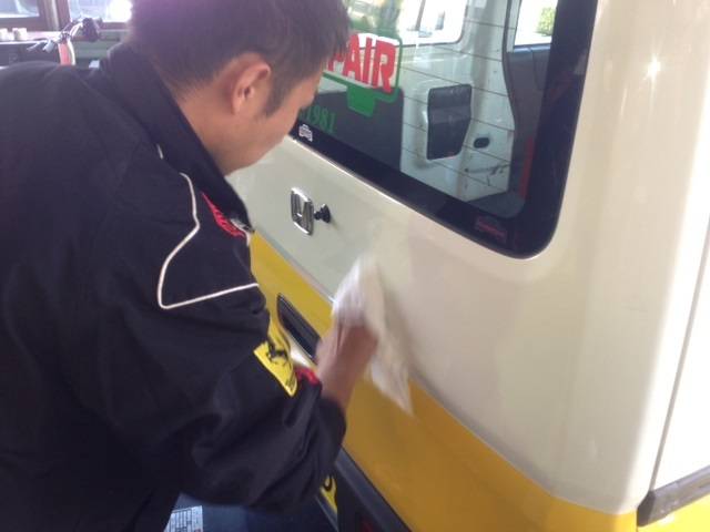 作業後の洗車につきましては無料にて実施させていただいております。