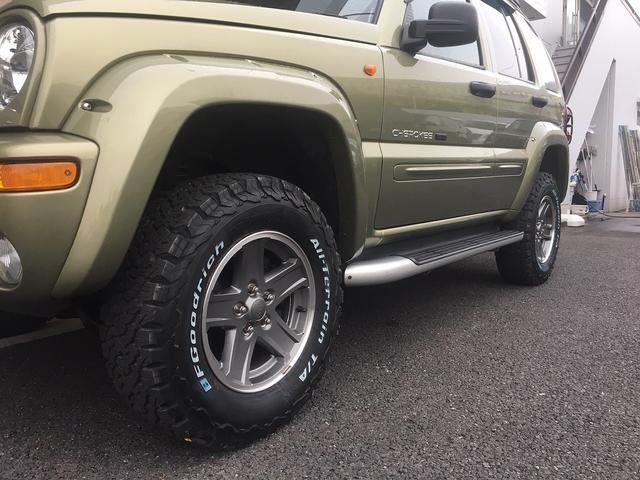 Jeep　ジープ　チェロキー　KJ　リフトアップ　インダッシュナビ　埋め込み式ナビ　２DINナビ　取り付け　タイヤ履き替え　カスタム　他輸入車メーカー　国産車　歓迎　埼玉県　三郷市　八潮市　吉川市　越谷市　草加市