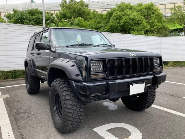 Jeep　チェロキー　XJ　7MX　ジープ　鈑金　塗装　カスタム　エンブレム塗装交換　テールランプ塗装　リフトアップ　代車無料　埼玉県　八潮市　吉川市　草加市　越谷市　東京都　茨城県　千葉県　国産車、輸入車、軽自動車メーカー問わずご対応可能