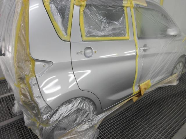 三菱/MITSUBISHI/ekワゴン/右クォーターパネル鈑金/右リアドア鈑金/リアバンパー鈑金/右テールランプ交換/フレーム修正/整備/点検/車検/鈑金/塗装/カスタム/代車無料/埼玉県/八潮市/吉川市/草加市/越谷市/川口市
