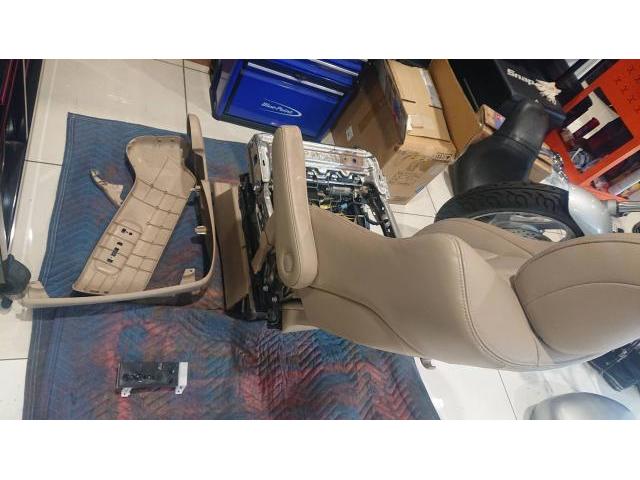 トヨタ/アルファード/シート部分張替/内装補修・修理/埼玉/八潮/整備/点検/修理/車検/鈑金/塗装/カスタム/全塗装/代車無料/埼玉県/八潮市/吉川市/千葉県/東京都/茨城県/群馬県/輸入車/ドラレコ