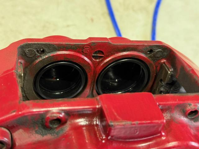 三菱　ランサーエボリューションⅦ　ブレーキ　ブレンボキャリパー　オーバーホール　シールキット交換　清掃　