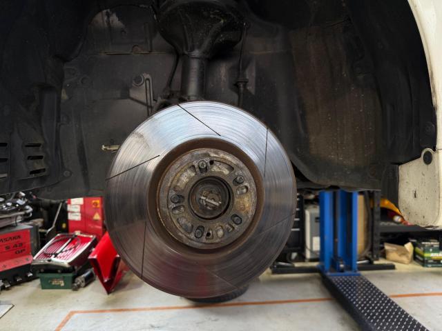 三菱　ランサーエボリューションⅦ　ブレーキ　ブレンボキャリパー　オーバーホール　シールキット交換　清掃　