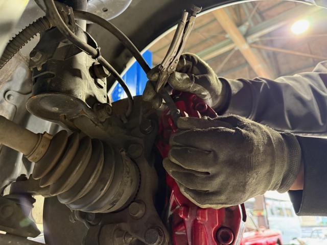 三菱　ランサーエボリューションⅦ　ブレーキ　ブレンボキャリパー　オーバーホール　シールキット交換　清掃　