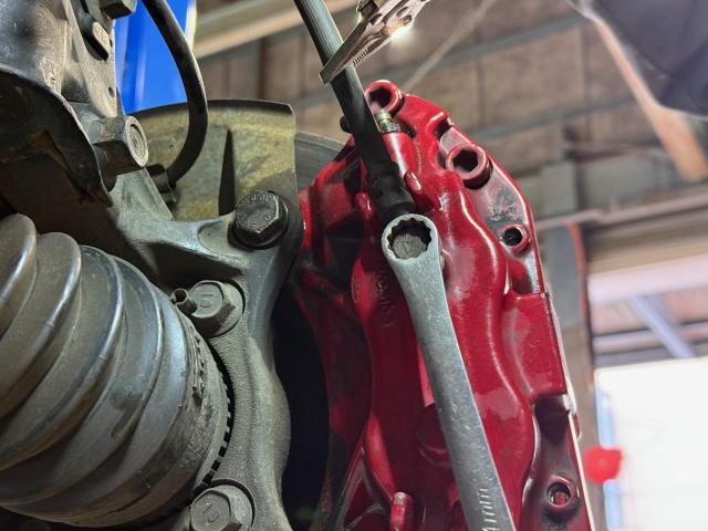 三菱　ランサーエボリューションⅦ　ブレーキ　ブレンボキャリパー　オーバーホール　シールキット交換　清掃　