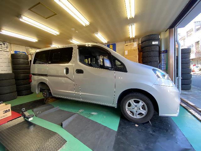 日産　NV200 バネットバン　タイヤ交換　スタッドレスタイヤ交換　横浜市　都筑区　神奈川県