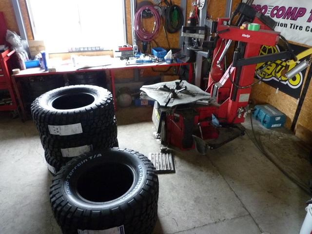 持込でのタイヤ組替えもお任せください！