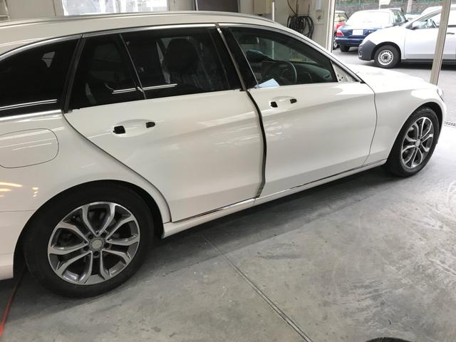 Mercedes Benz メルセデスベンツ Cクラス ワゴン　ドア修理　キズ　サイドスカート交換　パーツ交換