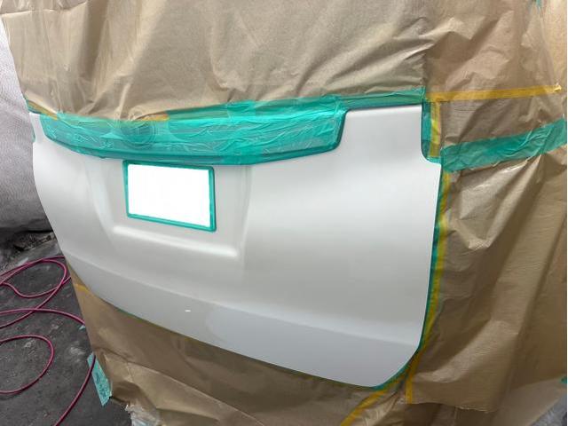 トヨタ　ノア　フロント・リアバンパー、リアゲート、左フロントドア・左スライドドアガーニッシュ修理