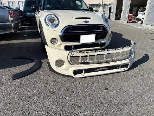 ミニクーパー　右リアドア、フロントバンパー修理