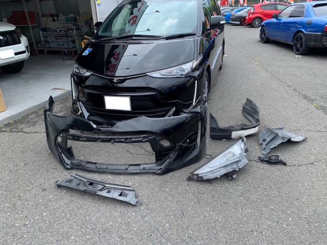 トヨタ　エスティマ　フロントバンパー、左フロントフェンダー、モデリスタキット修理