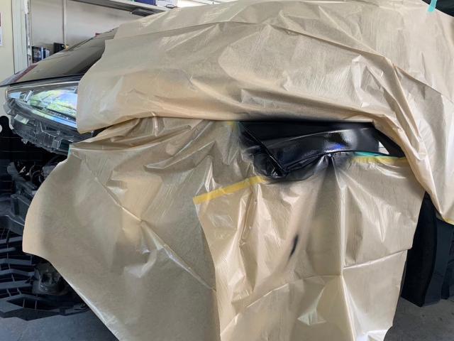 トヨタ　エスティマ　フロントバンパー、左フロントフェンダー、モデリスタキット修理