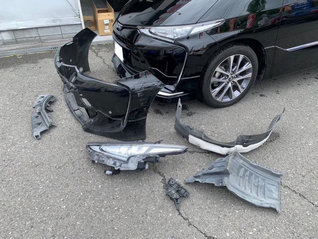 トヨタ　エスティマ　フロントバンパー、左フロントフェンダー、モデリスタキット修理