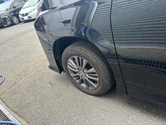 トヨタ　ノア　左フロントフェンダー修理