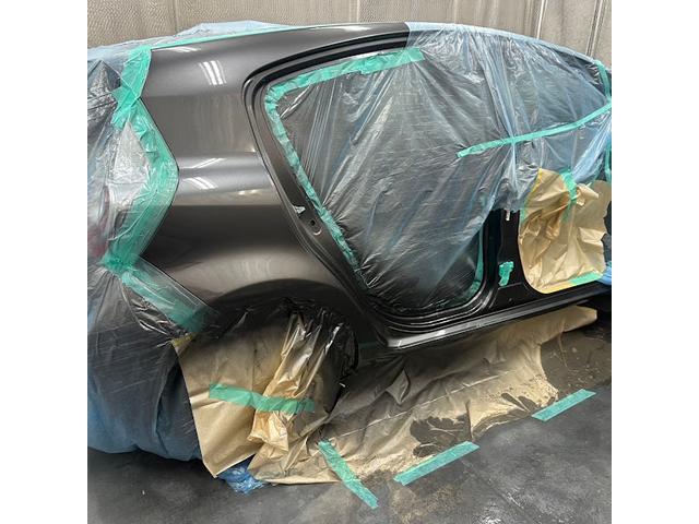 トヨタ　アクア　右リアドア、右リアクォーター修理