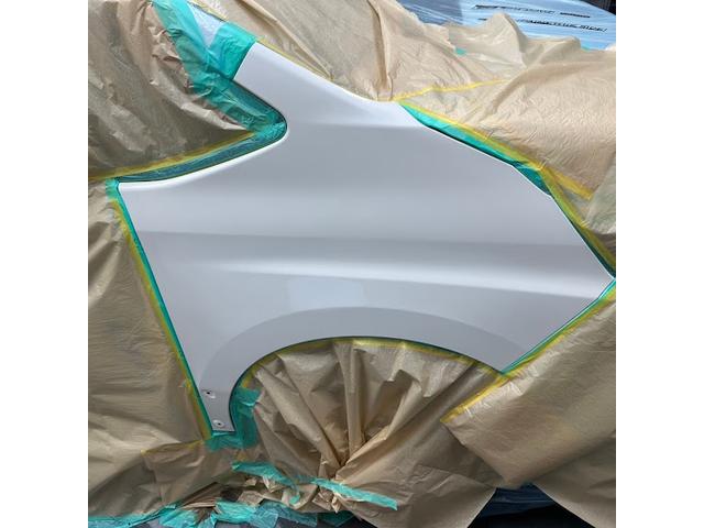 トヨタ　ヴォクシー　右フロントフェンダー修理