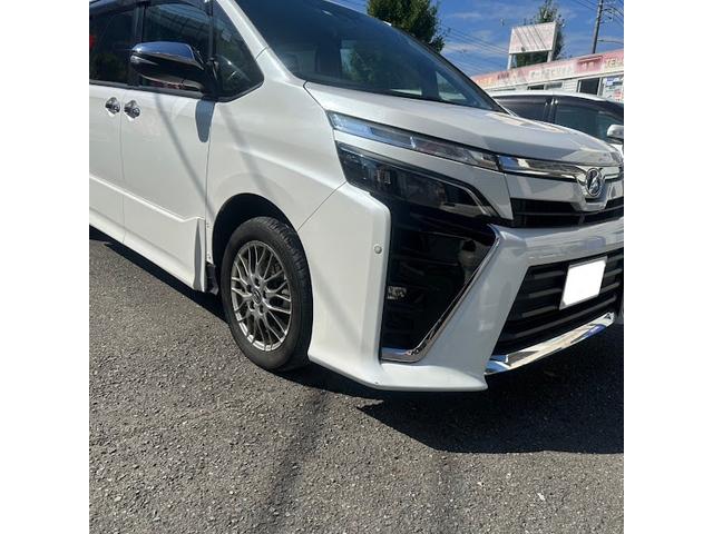 トヨタ　ヴォクシー　右フロントフェンダー修理