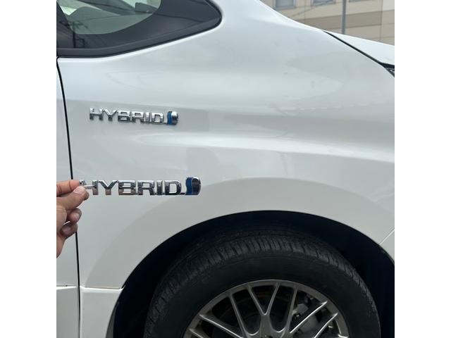 トヨタ　ヴォクシー　右フロントフェンダー修理