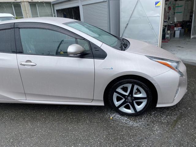 トヨタ　プリウス　フロントバンパー、右フロントフェンダー、右ミラー取替修理