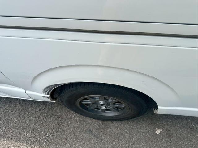 トヨタ　ハイエース　左スライドドア交換　左リアクォーター修理