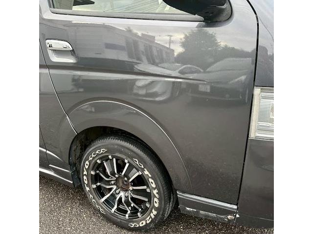 トヨタ　ハイエース　右フロントドア修理