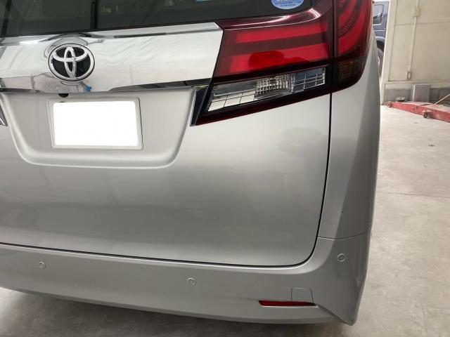 トヨタ　アルファード　右フロントバンパー、右リアゲート、左スライドドア修理