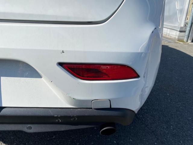 ボルボ　V40   リアバンパー交換