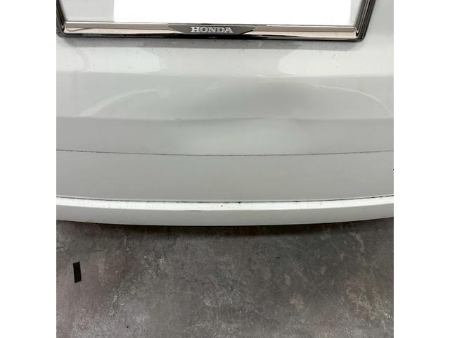 ホンダ　フリード　リアゲート・リアバンパー修理、ガラスコーティング