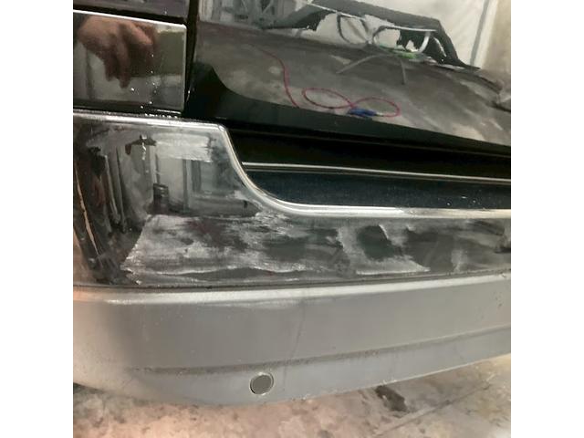 ランドローバー　レンジローバー　バックドア修理、リアバンパー取替　保険修理