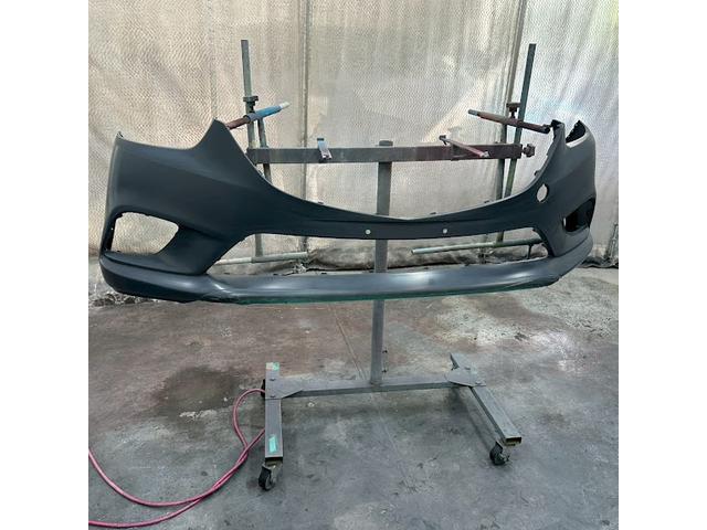 マツダ　アテンザワゴン　フロントバンパー修理