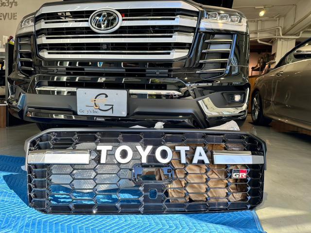 トヨタ ランドクルーザー300ZXのグリルをGRグリルに交換 トヨタ ランドクルーザー300ZXのグリルをGRグリルに交換