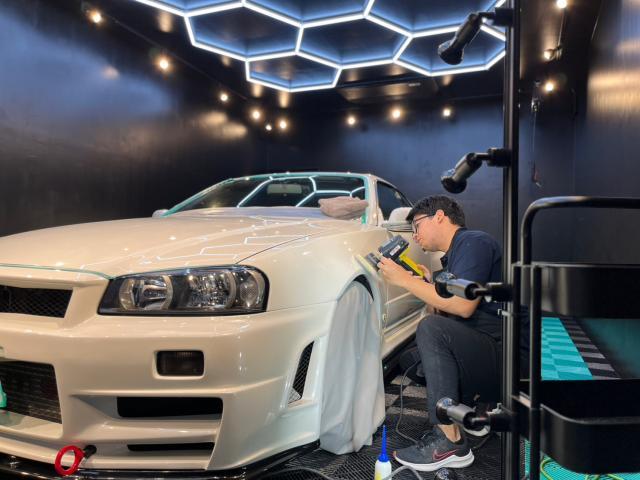 日産 スカイラインGT-R R34／セラミックプロイオン2層コーティング／ホイールコーティングのご紹介です。
東京都世田谷区のジェミーズ株式会社。渋谷区　目黒区　港区　品川区　神奈川県　横浜市　川崎市　新規のお客様大歓迎。代車　レッカー