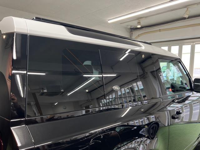 ランドローバー ディフェンダー９０のリアガラスにスモークフィルムの施工を致しました。東京都世田谷区のジェミーズ株式会社。渋谷区　目黒区　港区　品川区　神奈川県　横浜市　新規のお客様大歓迎。代車　レッカー